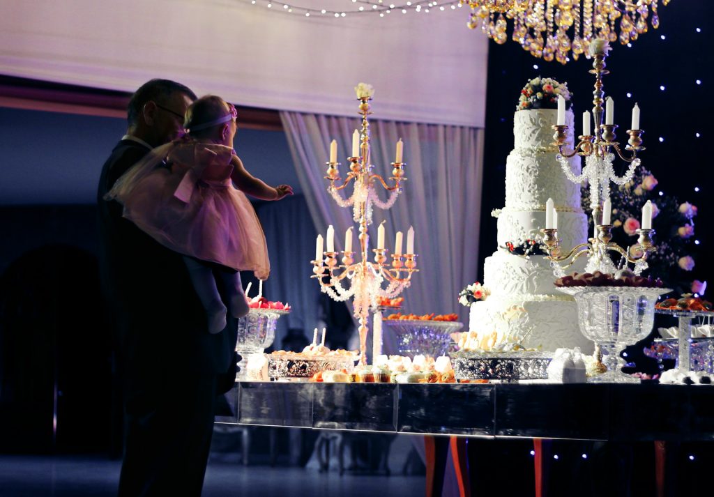 One-of-a-Kind Wedding Cake That Matches Your Dress