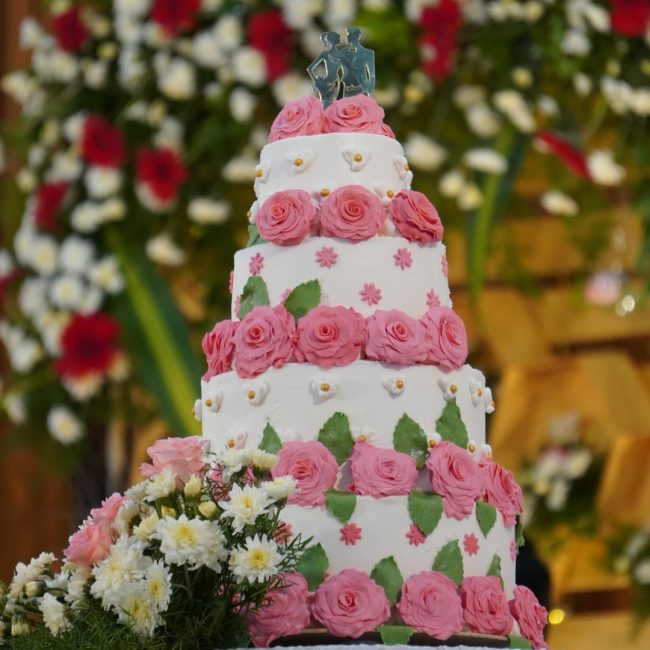 One-of-a-Kind Wedding Cake That Matches Your Dress and Theme