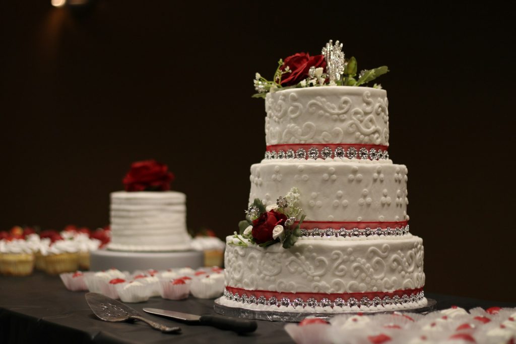 Why Luxury Brides Choose One-of-a-Kind Wedding Cakes