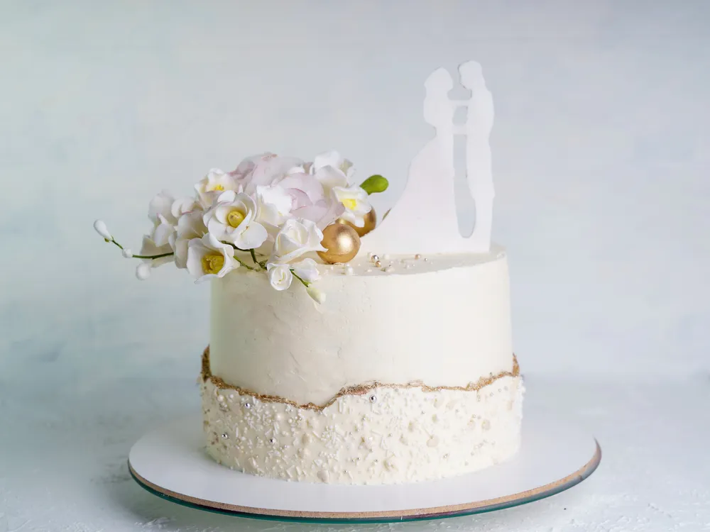 Trending wedding cake topper 2026