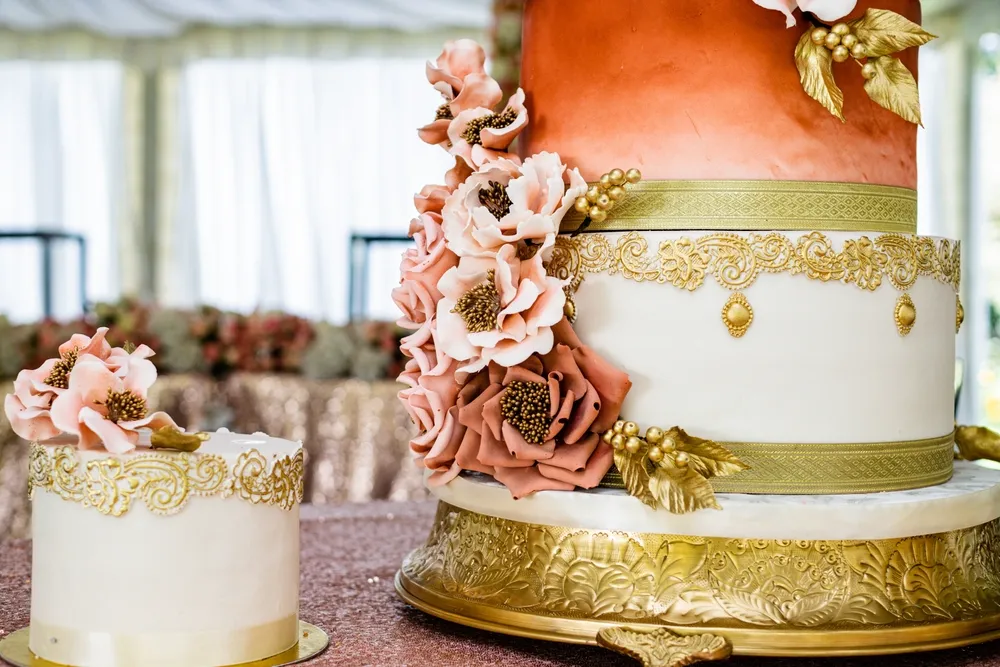 best autumn wedding cake colors 2026