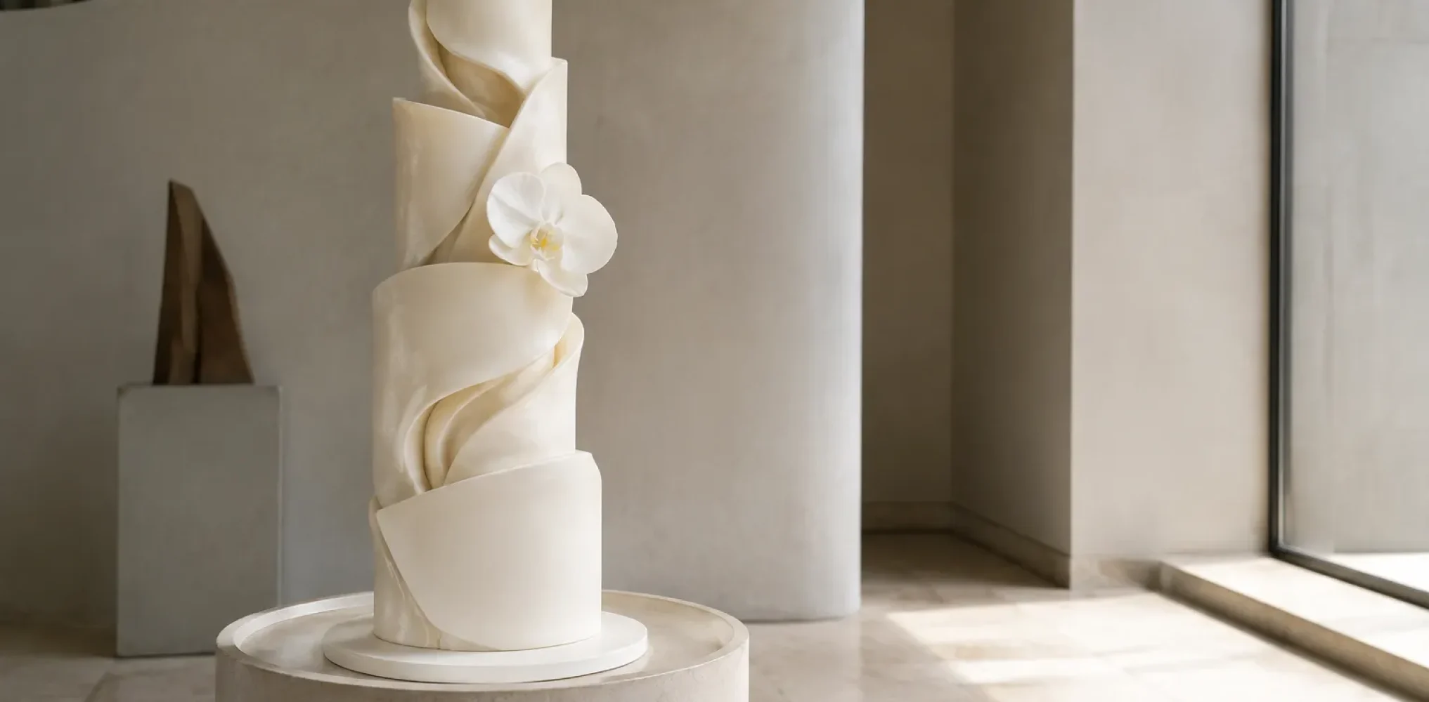 2027 Wedding Cake Trends in Southern California featuring sculptural, vintage and couture designs