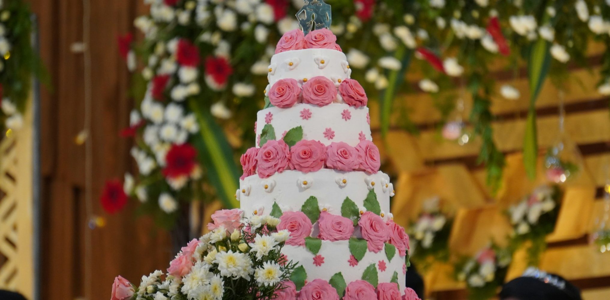One-of-a-Kind Wedding Cake That Matches Your Dress and Theme